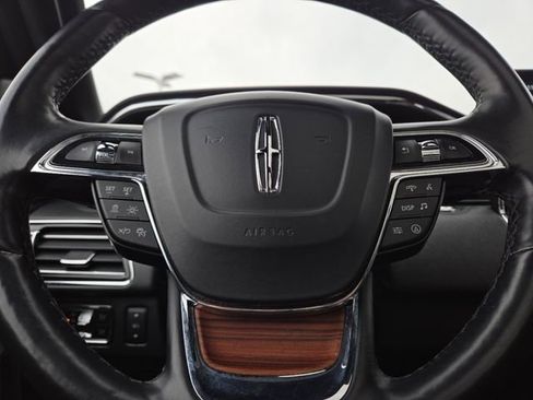 Used 2024 Lincoln Navigator Premiere image 40