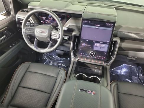 Used 2025 GMC Yukon XL AT4 w/ AT4 Premium Package AWD/4WD image 16