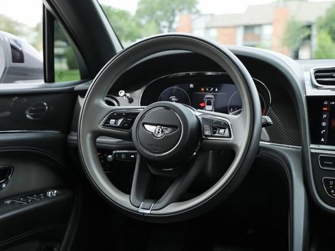 Used 2023 Bentley Bentayga Extended Wheelbase AWD/4WD image 33