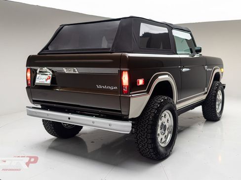 Used 2025 Ford Bronco Badlands image 3