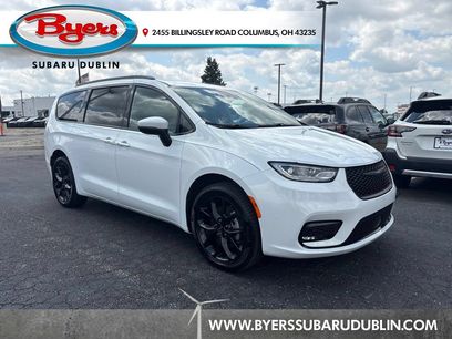 Used 2023 Chrysler Pacifica Touring-L w/ S Appearance Package