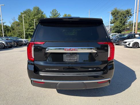 Used 2022 GMC Yukon SLT w/ SLT Premium Package AWD/4WD image 3