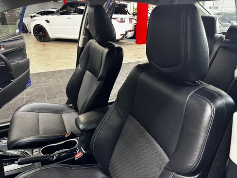 Used 2018 Toyota Corolla SE w/ Body Protection Package FWD image 35