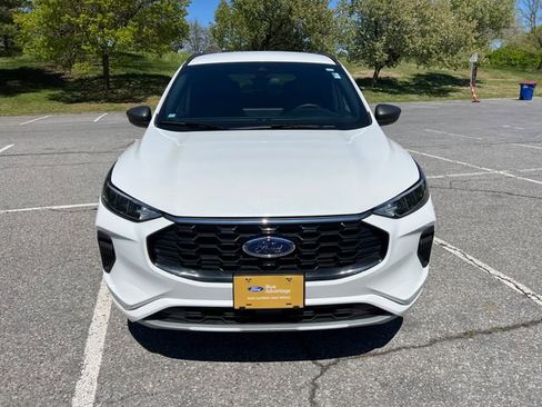 Certified 2023 Ford Escape ST-Line w/ Tech Pack #1 AWD/4WD image 3