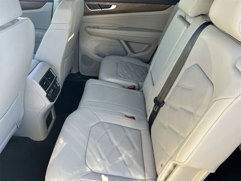 New 2026 Volkswagen Atlas SE image 13
