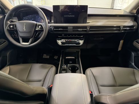 New 2026 Lincoln Corsair Premiere image 23