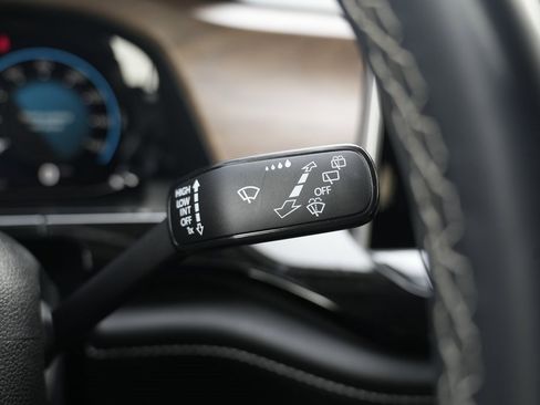 Used 2024 Volkswagen Atlas SE image 48