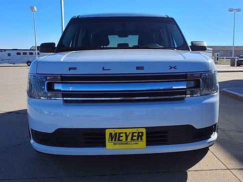 Used 2018 Ford Flex SE image 3
