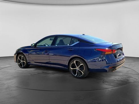 Used 2024 Nissan Altima 2.5 SR FWD image 8