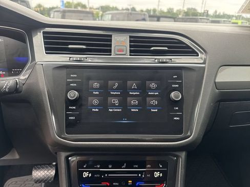 Used 2023 Volkswagen Tiguan SE FWD image 16