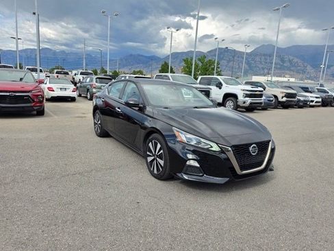 Used 2021 Nissan Altima 2.5 SV FWD image 3
