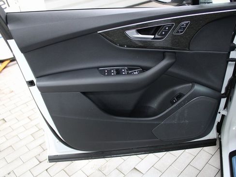 Used 2025 Audi Q7 2.0T Premium w/ Convenience Package image 9