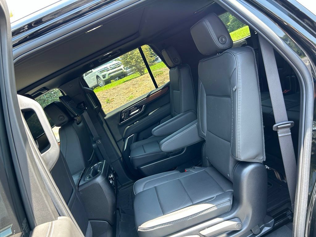Used 2025 GMC Yukon Denali w/ Denali Reserve Package RWD image 49