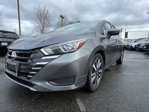 Used 2023 Nissan Versa SV image 9