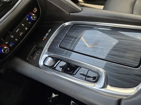 Used 2022 Buick Enclave Premium FWD image 15