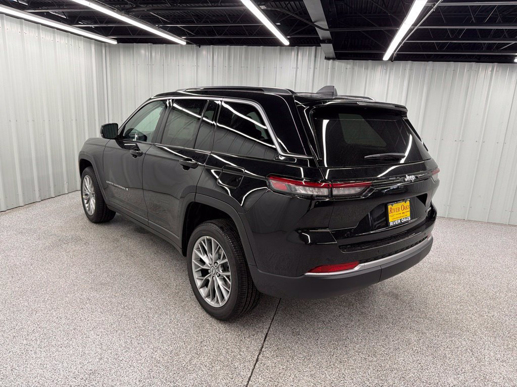 New 2027 Jeep Grand Cherokee Limited RWD image 3