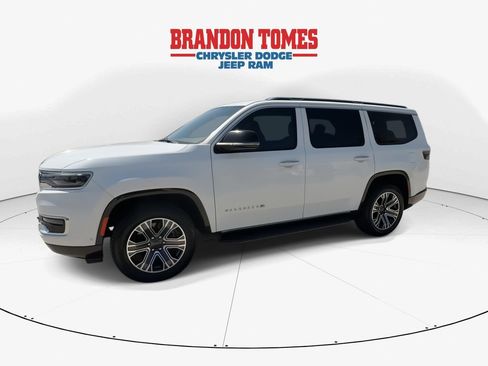 Used 2024 Jeep Wagoneer Series II w/ Flexible Seating Group RWD image 4