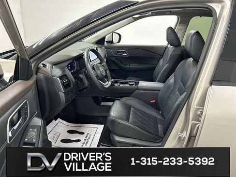 Used 2023 Nissan Rogue Platinum AWD/4WD image 9