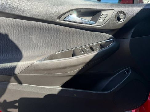 Used 2018 Chevrolet Cruze LT w/ Convenience Package FWD image 9