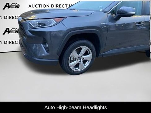 Used 2021 Toyota RAV4 XLE Premium image 8