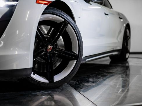 Used 2024 Porsche Taycan 4S image 12