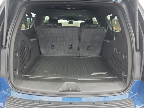 New 2026 Chevrolet Suburban LT image 22