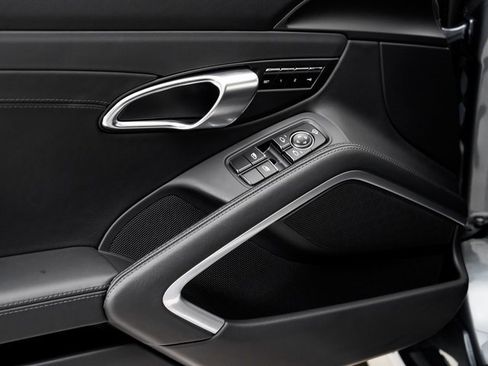 Used 2025 Porsche 718 Cayman image 8