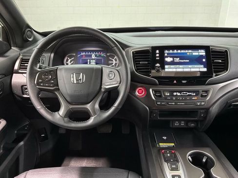 Used 2025 Honda Passport EX-L image 9