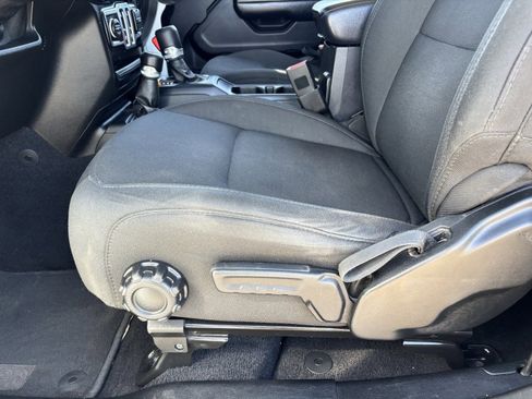 Used 2020 Jeep Wrangler Sport AWD/4WD image 21