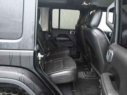 Used 2019 Jeep Wrangler Unlimited Sahara image 16