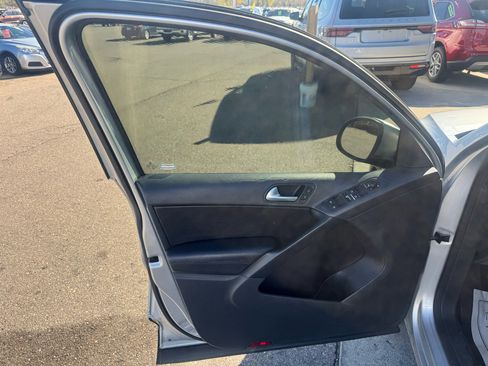 Used 2017 Volkswagen Tiguan S image 15