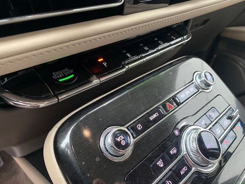 Used 2022 Lincoln Nautilus AWD image 25