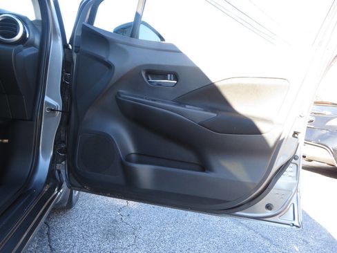 Used 2021 Nissan Versa SV image 40