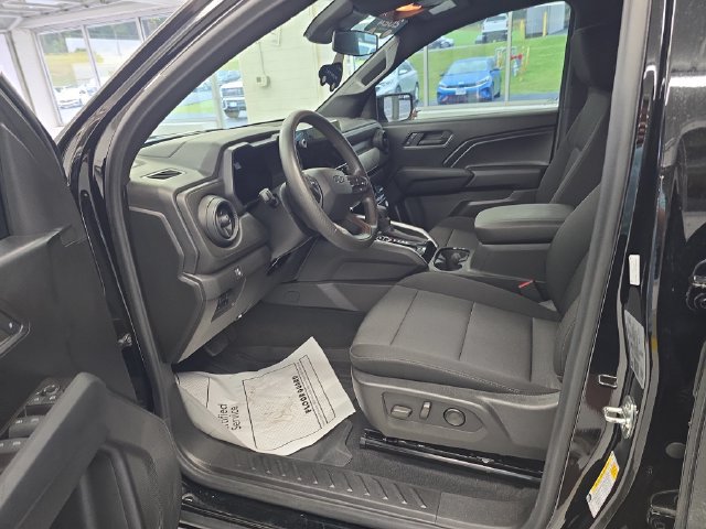 Certified 2024 Chevrolet Colorado Trail Boss w/ Advanced Trailering Package AWD/4WD image 13