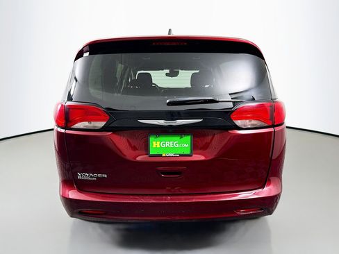Used 2023 Chrysler Voyager LX image 8