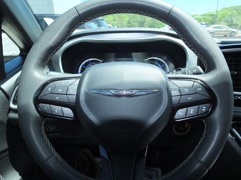 Used 2024 Chrysler Pacifica Limited FWD image 20