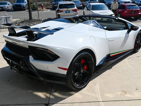 Used 2018 Lamborghini Huracan Performante image 49