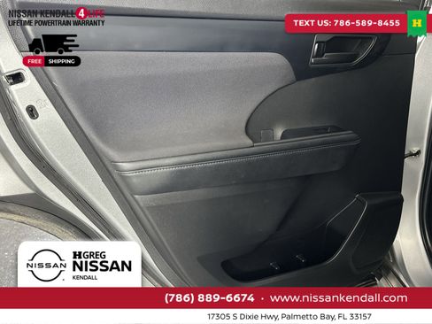 Used 2024 Toyota Highlander LE image 33