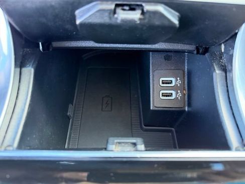 Used 2019 Ford Edge Titanium FWD image 5