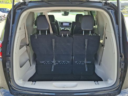 Used 2023 Chrysler Pacifica Touring-L FWD image 30