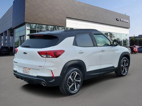 Used 2023 Chevrolet TrailBlazer RS w/ Sun and Liftgate Package image 2