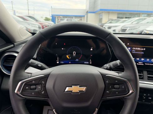 Certified 2024 Chevrolet Trax LT w/ Driver Confidence Package FWD image 28