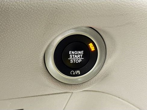 Used 2018 Chrysler Pacifica Touring-L FWD image 16