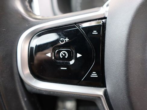 Used 2018 Volvo XC90 T6 Momentum w/ Convenience Package image 34