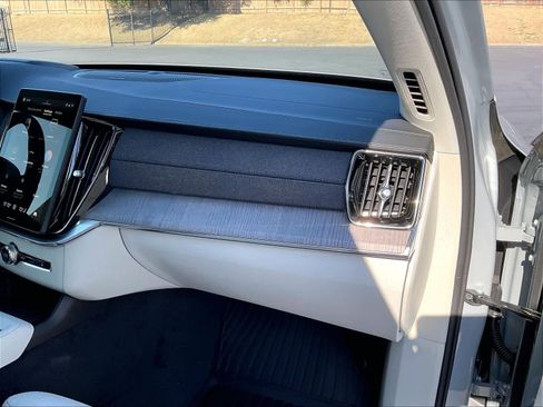 New 2026 Volvo XC90 T8 Ultra w/ Protection Package Premier image 29