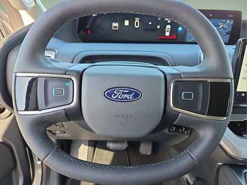 New 2026 Ford Expedition Active image 24