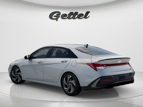 Certified 2025 Hyundai Elantra SEL FWD image 5