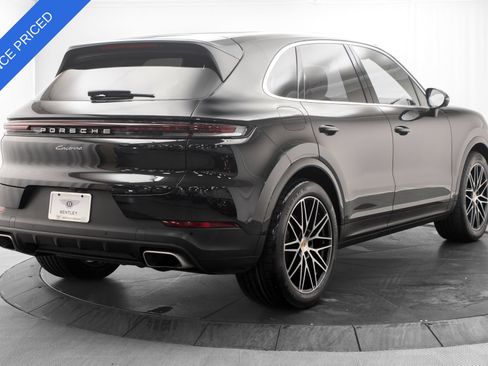 Used 2025 Porsche Cayenne AWD/4WD image 3
