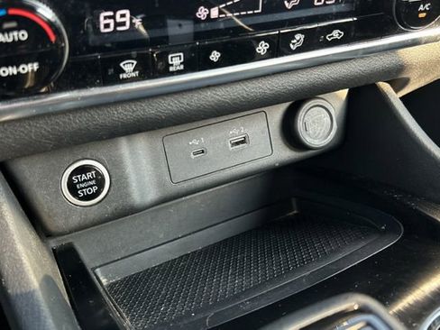 Used 2023 Nissan Rogue SV image 38