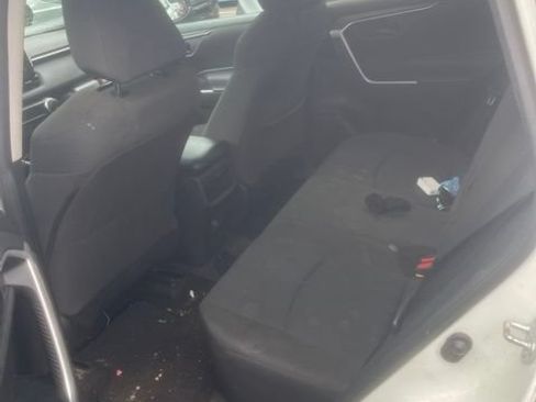 Used 2021 Toyota RAV4 LE AWD/4WD image 18